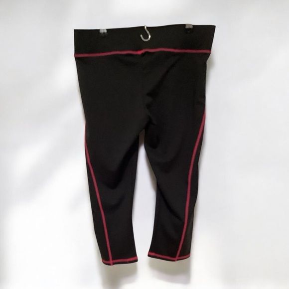 JET BLACK/PINK 3/4 JUST STRONG CAPRI AND PINK CAMOUFLAGE SHIRT, XL WORKOUT SET - Picture 8 of 12